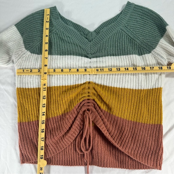 Multicolor V-Neck Sweater - Picture 6 of 6